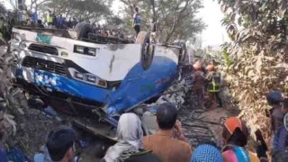 4 killed, 10 injured in Sirajganj road crush