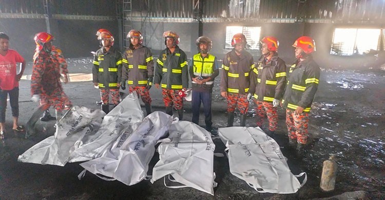 5 killed in  Bogura plastic factory fire