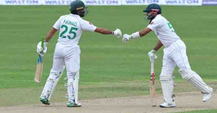 Pakistan declare first innings at 300/4