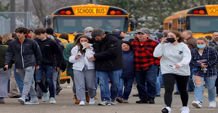 US high school shooting kills 3, injures 8