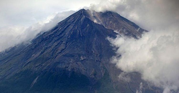 Indonesia's Semeru volcano erupts again