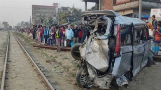 অরক্ষিত রেলক্রসিং-এ ট্রেন মাইক্রোবাস সংঘর্ষ, মা ছেলে নিহত