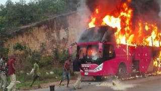 নাইজেরিয়ায় বাসে আগুন, ৩০ যাত্রীকে পুড়িয়ে হত্যা