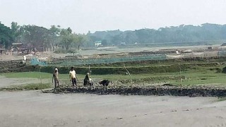 সাতক্ষীরায় চলছে পানি উন্নয়ন বোর্ডের জায়গা দখলের প্রতিযোগিতা