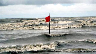 সমুদ্র বন্দরে ৩ নম্বর সতর্ক সংকেত