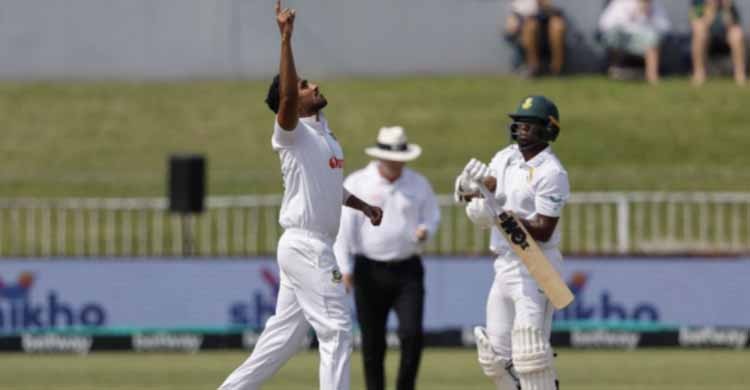 South Africa bowled out for 367 in 1st innings