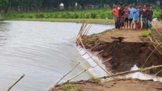 টাঙ্গুয়ার হাওড়ে বাঁধে ভাঙন, দায় নিচ্ছে না পাউবো