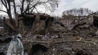 Kyiv silent on airstrike in Russia, 3,000 flee Mariupol