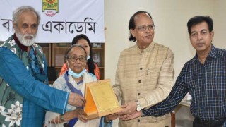 রবীন্দ্র পুরস্কার পেলেন আতিউর রহমান