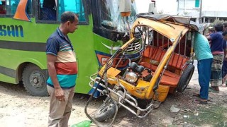 সাতক্ষীরায় বাস-ইজিবাইকের মুখোমুখি সংঘর্ষে আহত ২