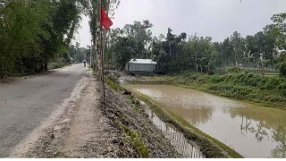 ফুলবাড়ী সীমান্তে রাস্তার কাজ বন্ধ করে দিল বিএসএফ