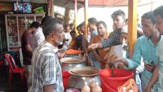 সিরাজগঞ্জে রমজানে বেড়েছে সলপের ঘোলের চাহিদা