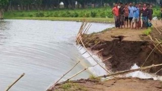 একাধিক বাঁধে ফাটল, ঘুম নেই হাওরবাসীর