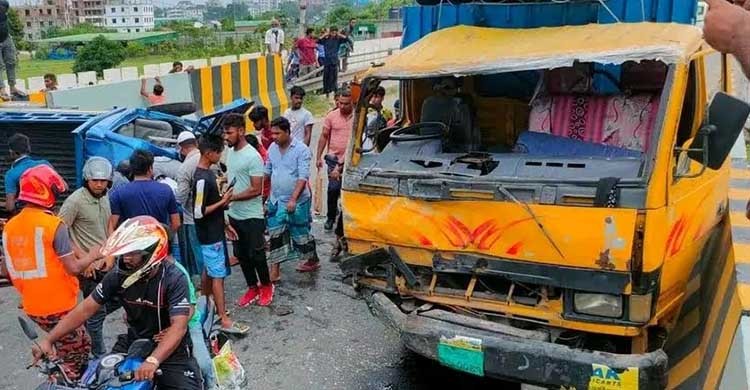 ধামরাইয়ে কাভার্ডভ্যান-পিকআপ সংঘর্ষে নিহত ২