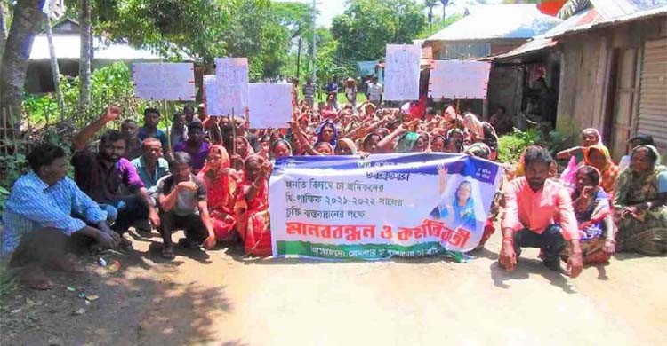 Tea workers resume strike for Tk 300 wage