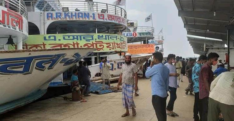 বাস ও লঞ্চের ভাড়া বৃদ্ধিতে যাত্রীদের চোখ-মুখে অস্বস্তির ছাপ