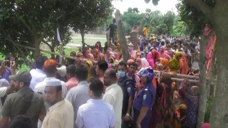 ইউএনও ও এসিল্যান্ডের উপর গ্রামবাসীর হামলা, আহত ১০