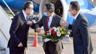 Chinese FM Wang Yi arrives in Dhaka