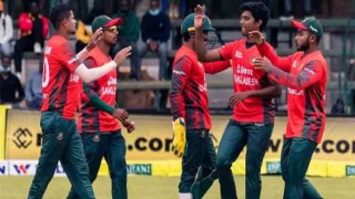 Bangladesh restrict Zimbabwe to 156/8