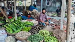 কাঁচাবাজারে স্বস্তি নেই সাধারণ মানুষের