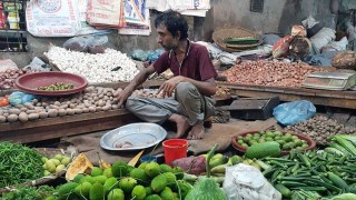 তেলের মূল্যবৃদ্ধিতে লাগামহীন রাজশাহীর নিত্যপণ্যের বাজার