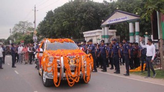 বিদায় বেলায় আবেগে ভাসলেন নওগাঁর এসপি