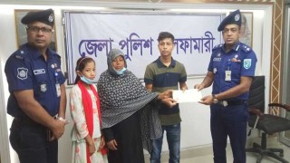 মেধাবী শিক্ষার্থী রনির পাশে পুলিশ কমিশনার