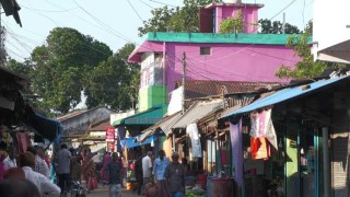 প্রভাবশালীদের দখলে পৌর বাজার, অসহায় কর্তৃপক্ষ!