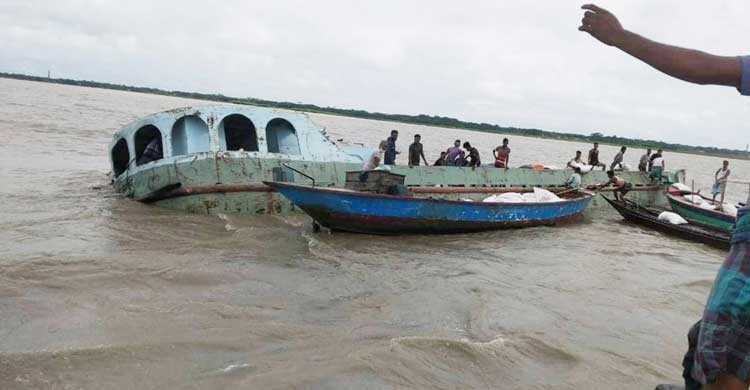 প্রচণ্ড ঢেউয়ের কবলে পরে মেঘনায় কার্গো ডুবি