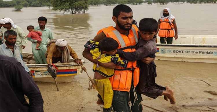 পাকিস্তানে বন্যায় মৃত্যু হাজারের বেশি, আরও বৈশ্বিক সহায়তা আবেদন