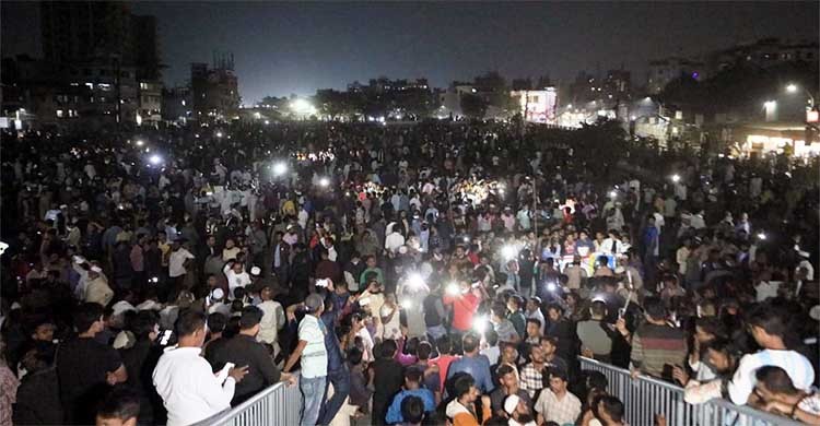 Crowds converging on Golapbagh field for Dec 10 BNP rally