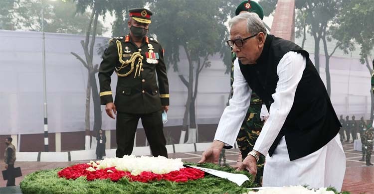 President pays homage to martyred intellectuals