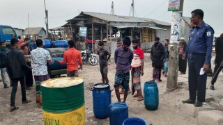 জ্বালানি তেলের জাহাজডুবিতে কারও সর্বনাশ, কারও পৌষ মাস