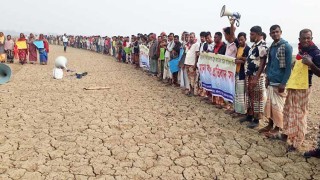 রুজি-রুটি বন্ধের আশঙ্কায় নওগাঁর ১০ হাজার জেলে পরিবার