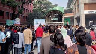 মেট্রোরেল: স্টেশন বন্ধ, তবুও লাইনে যাত্রীরা