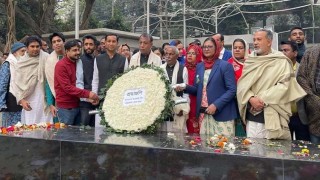 বঙ্গবন্ধুর প্রতিকৃতিতে নেত্রকোনা জেলা আওয়ামী লীগের শ্রদ্ধা