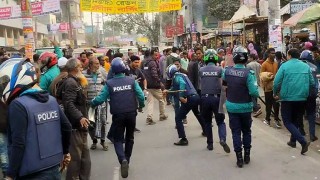 রংপুরে পুলিশের ধাওয়ায় ছত্রভঙ্গ কাউন্সিলর প্রার্থীর বিক্ষোভ