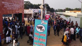 কর্মদিবসেও জমজমাট মেলা