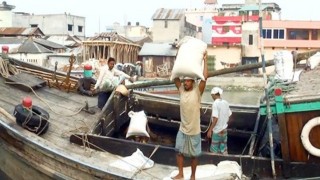 ব্যবসায় স্বচ্ছতা না থাকায় ঝালকাঠির লবণ শিল্প ধ্বং‌সের দিকে