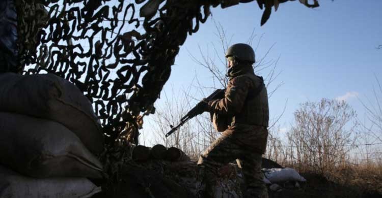 Ukraine soldier killed in clashes near Russia border