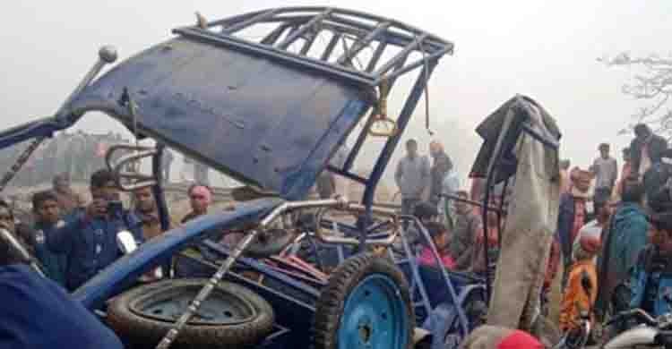 4 women killed as train hits auto-rickshaw in Nilphamari