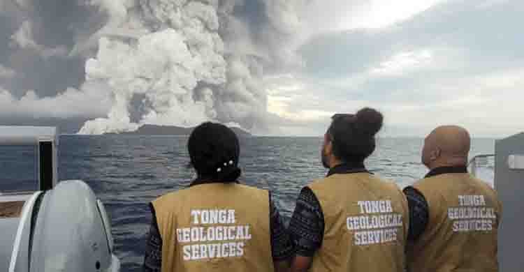 'Tonga volcano causes 'significant' damage but no deaths'