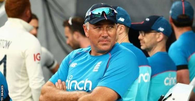 England’s head coach tests positive for Covid-19