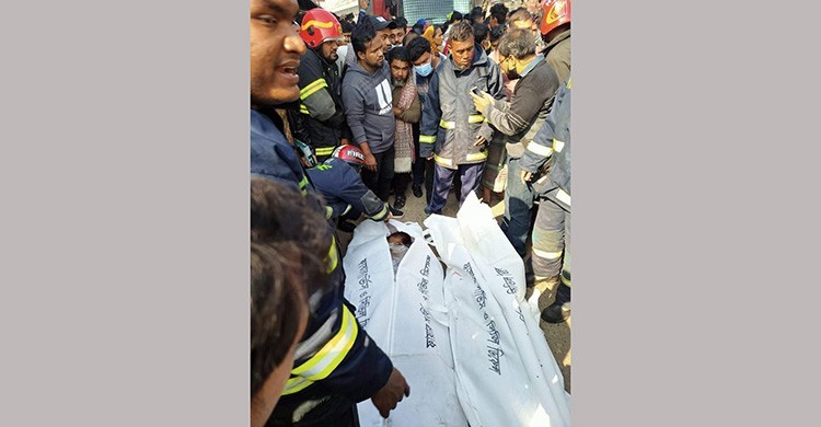 2 killed as bus overturns in city’s Gulistan