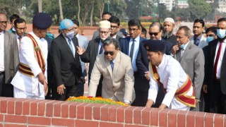 জাতীয় স্মৃতিসৌধে নতুন প্রধান বিচারপতির শ্রদ্ধা