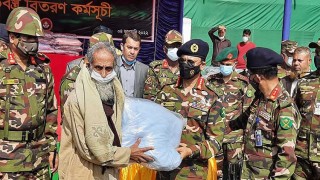 দুই হাজার গরিব মানুষকে শীতবস্ত্র বিতরণ করলেন সেনাপ্রধান