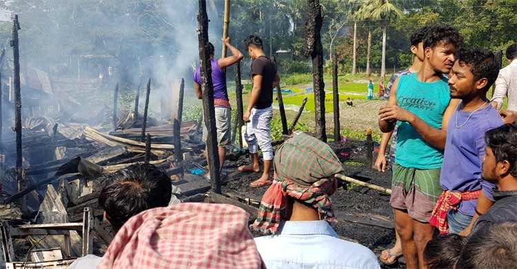 বরিশালে অগ্নিকাণ্ডে ১০টি দোকান ভস্মিভূত