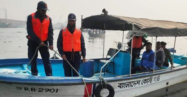 বুড়িগঙ্গায় ট্রলারডুবি: মা-মেয়েসহ ৪ জনের মরদেহ উদ্ধার