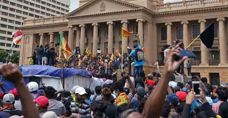 Sri Lanka protesters storm President’s House, demand resignation