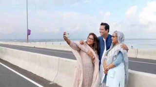 PM in selfie with Joy, Putul on Padma Bridge